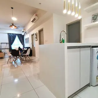 Restary Snow White: Infinity Pool Suite at Sutera Avenue Kota Kinabalu