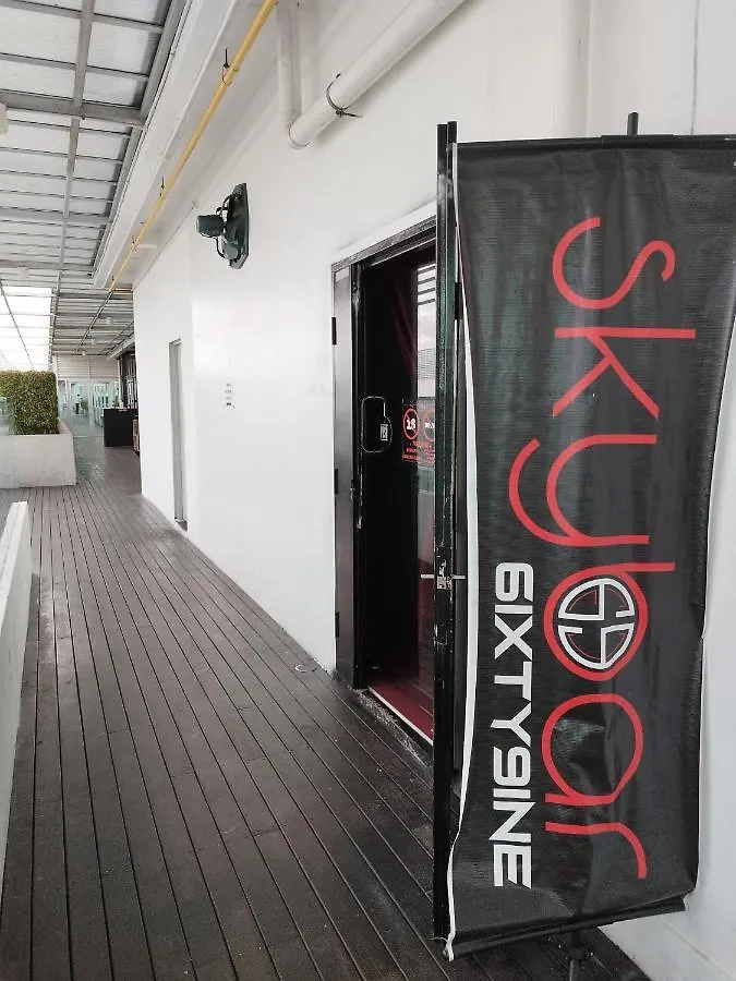 Restary Snow White: Infinity Pool Suite at Sutera Avenue Kota Kinabalu